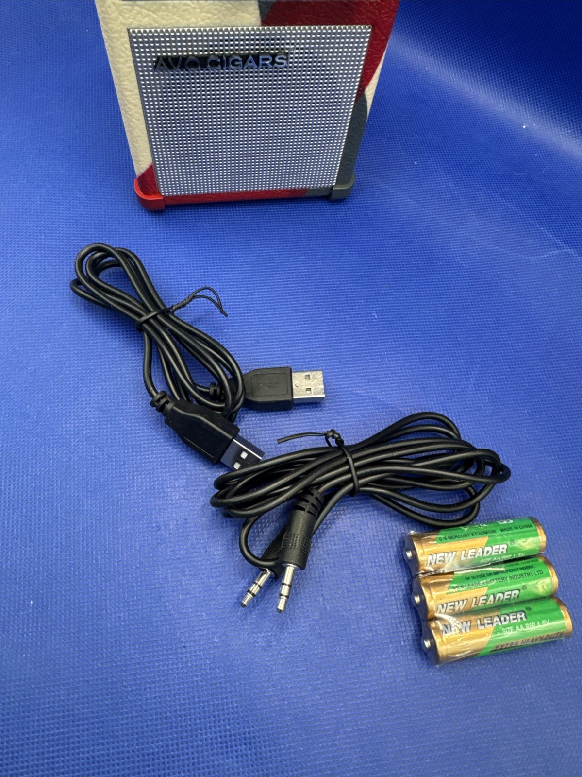 AVO CIGARS "Miniature GUITAR AMP" With Chords See Pictures