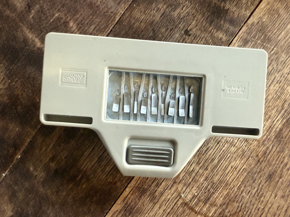 Stampin'" Up Candle Border Punch