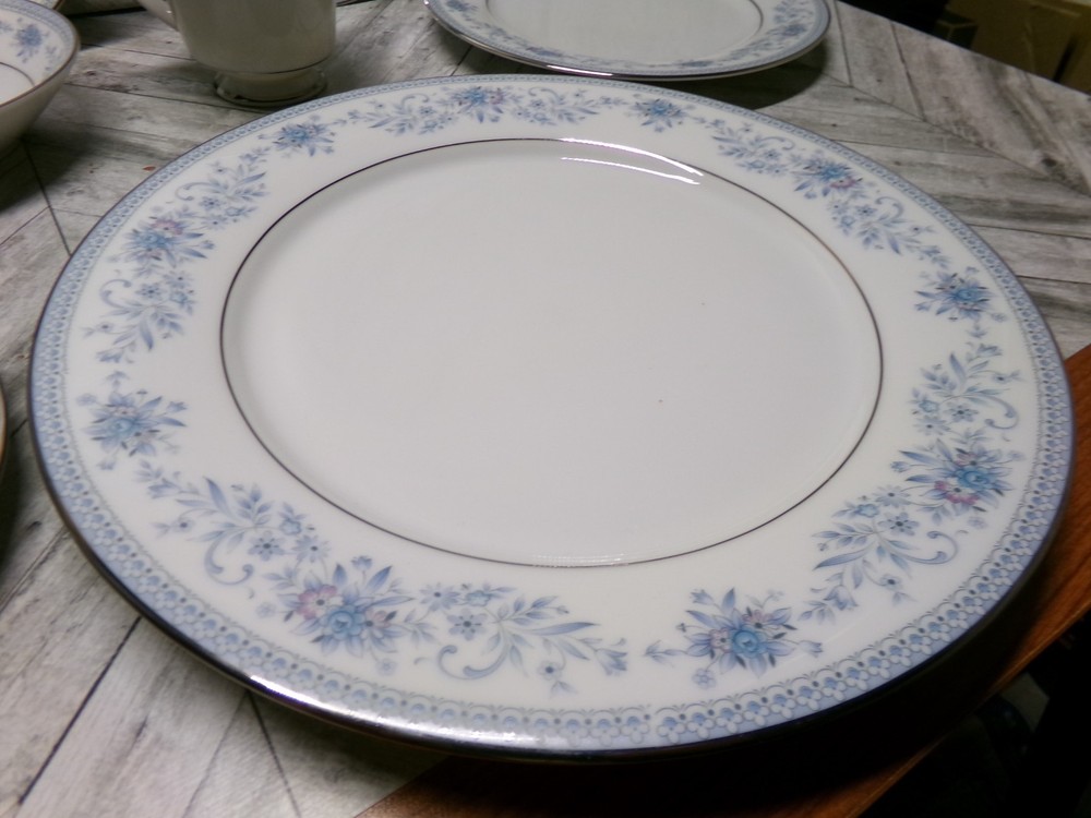 7 Piece Noritake Blue Hill 2482 Table Setting