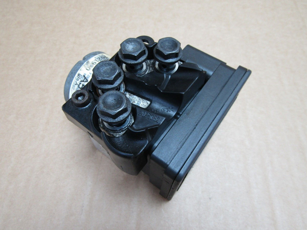 Triumph Speed Twin 1200 2019 ABS pump control unit module (14502)