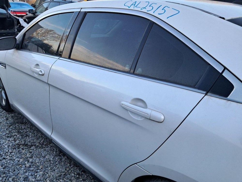 TAURUS 2010 Glove Box 4898459