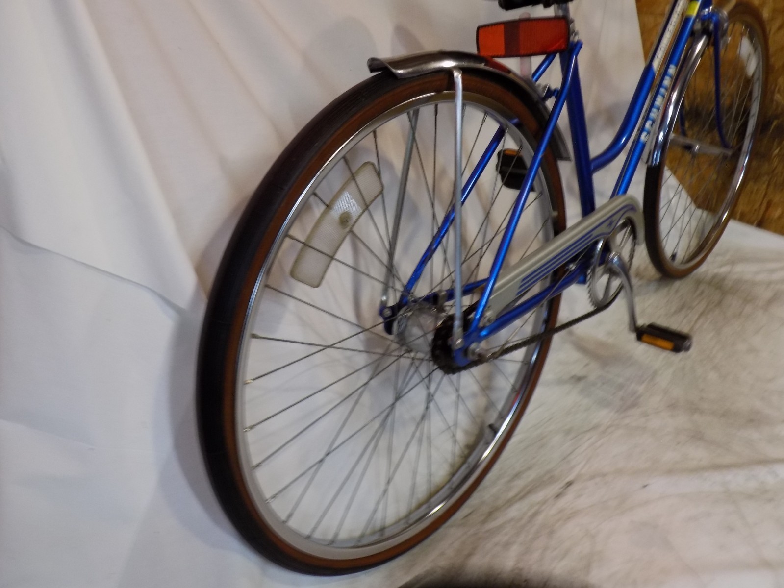 1980 SCHWINN COLLEGIATE LADIES 3-SPEED ROAD CRUISER BIKE BREEZE HOLLYWOOD RACER