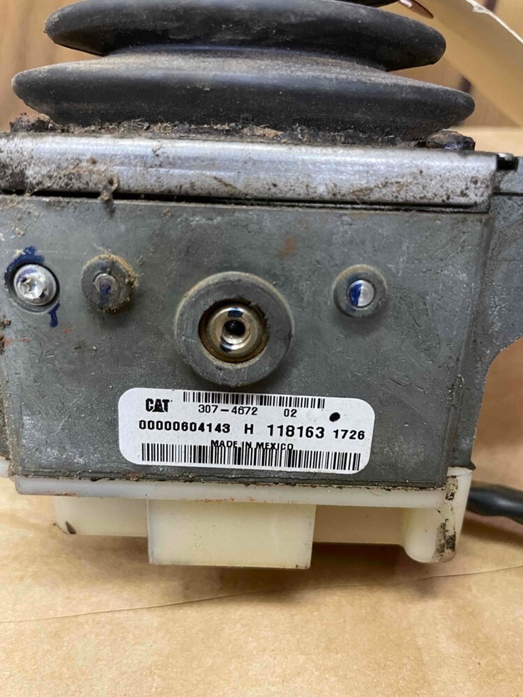 307-4672 CONTROL HANDLE