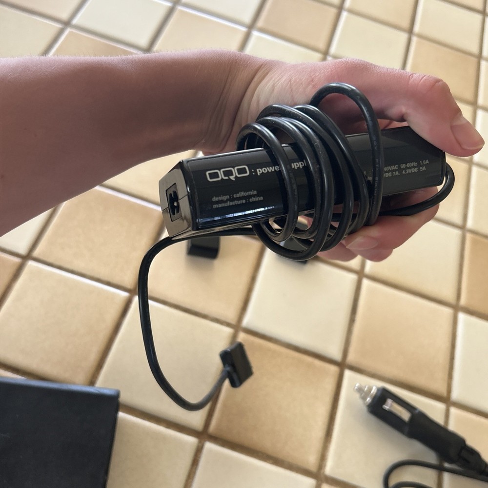 OQO Model 02 UMPC Mini PC – Working with Cables (READ)