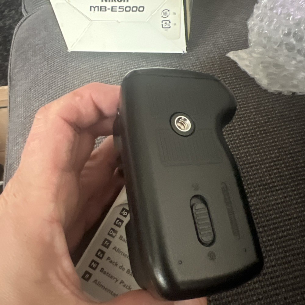 Nikon MB-E5000 Grip for Coolpix 5000