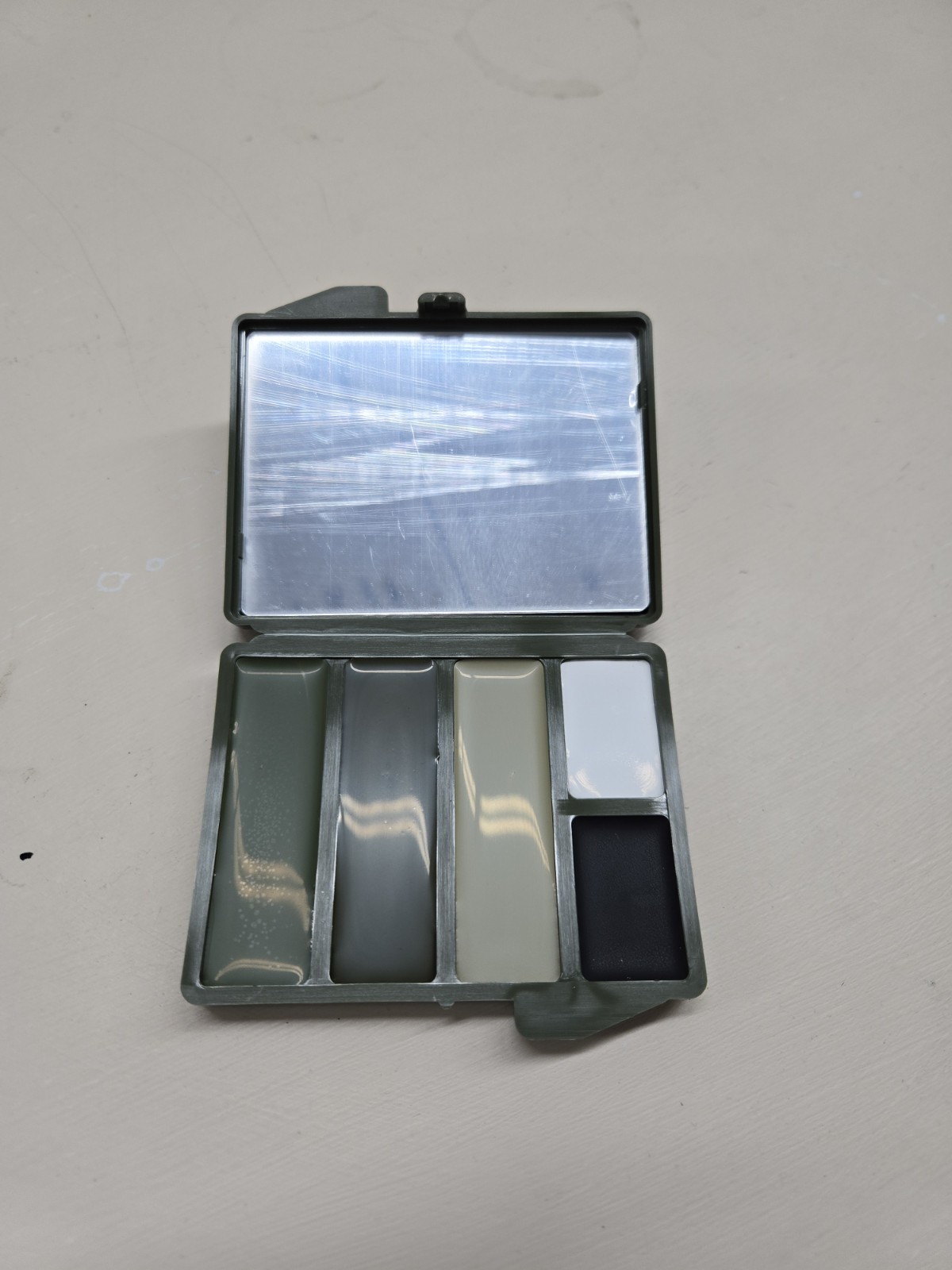 GENUINE MILITARY ISSUE 5 COLOR CAMOUFLAGE CAMO FACE PAINT