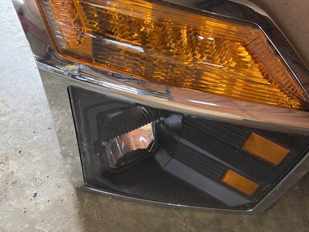 Mack/ Volvo Headlight