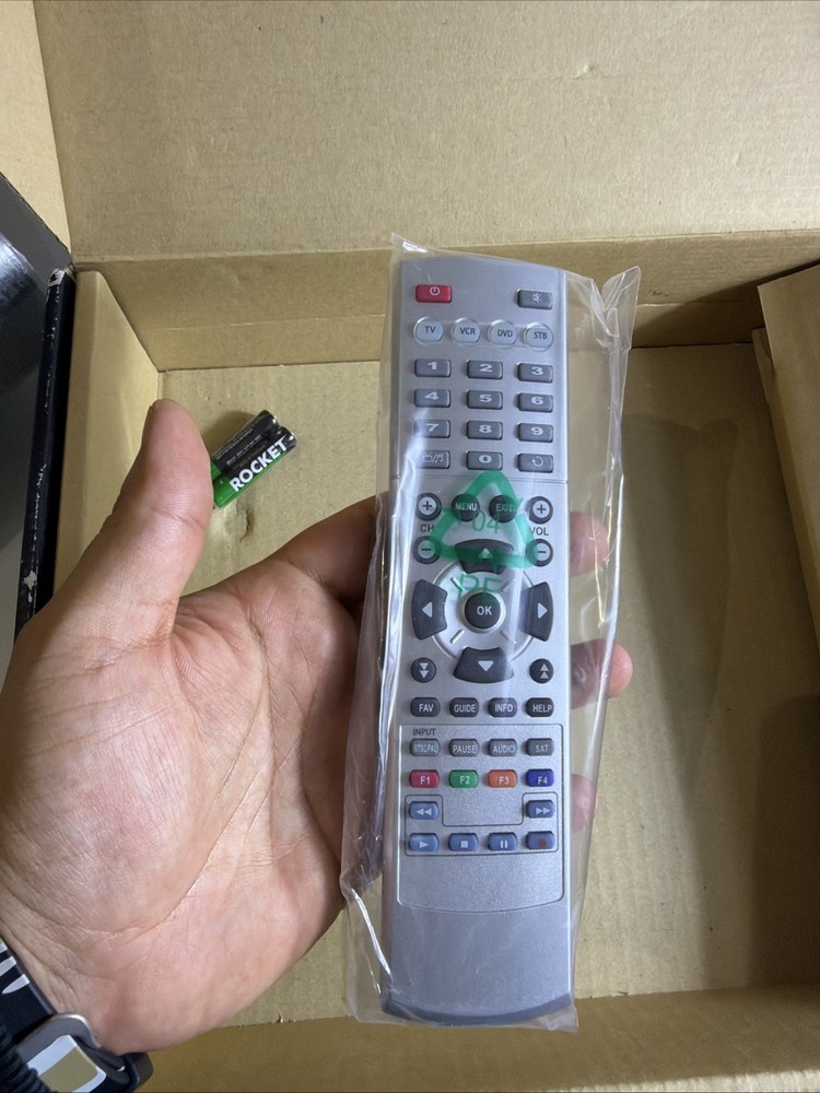 2 Viewsat VS2000 Platinum + Null Cable and Satellite Finder 