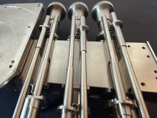 Leitz 6 Spindle Ernst Reitz's Integrating Stage - Microscope Rare Accessory