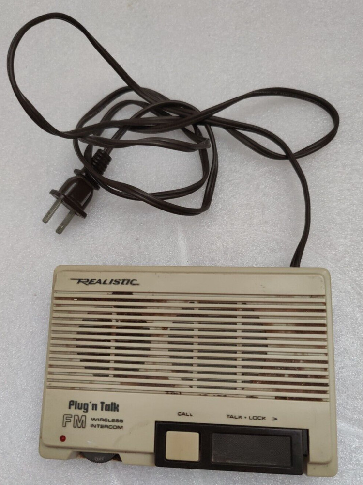 Realistic 43-207C Plug'n Talk FM Wireless Intercom, Powers On