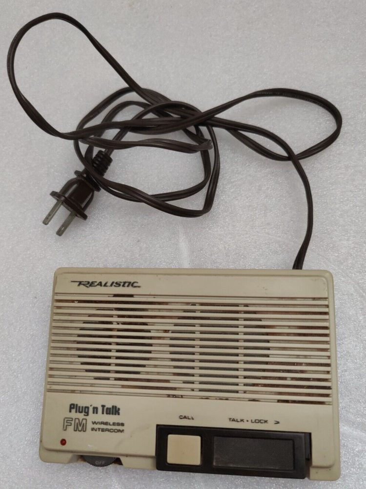 Realistic 43-207C Plug'n Talk FM Wireless Intercom, Powers On