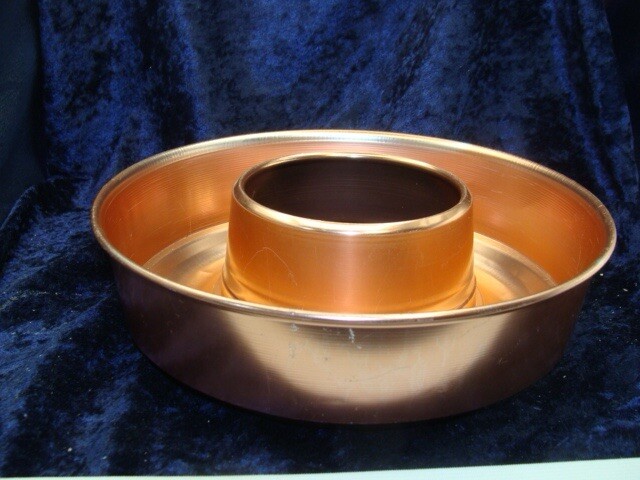 BUNDT COPPER CAKE PAN~ 9”d ~ 2.5” High~ VGC ~