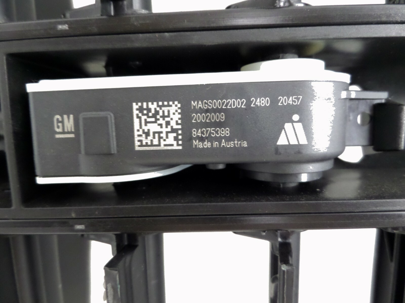 84923047 GM Front Radiator Shutter Chevrolet Tahoe Suburban GMC Yukon Escalade