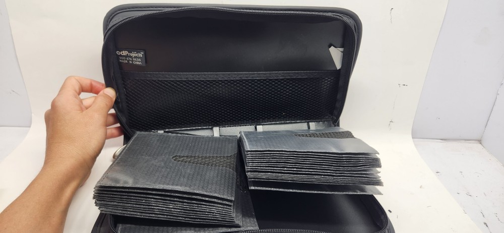 CD Projects Zippered 60 Disc Case Black & Blue EXCELLENT CONDITION
