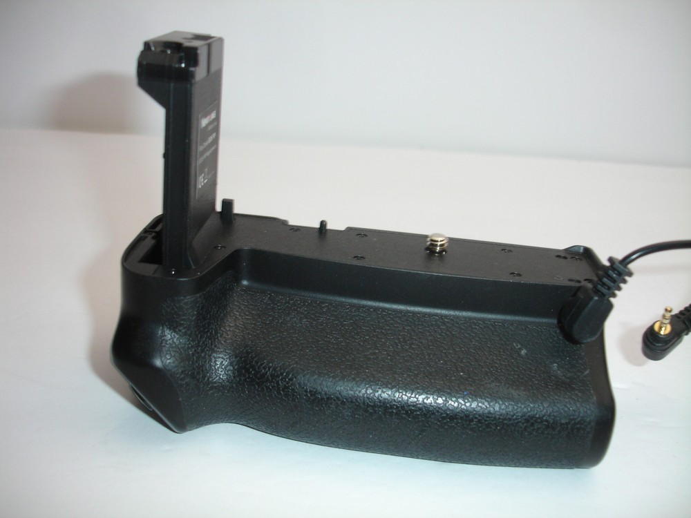 Vertical Battery Handle Grip For Canon EOS RP Camera Vertical Bracket by Newmowa