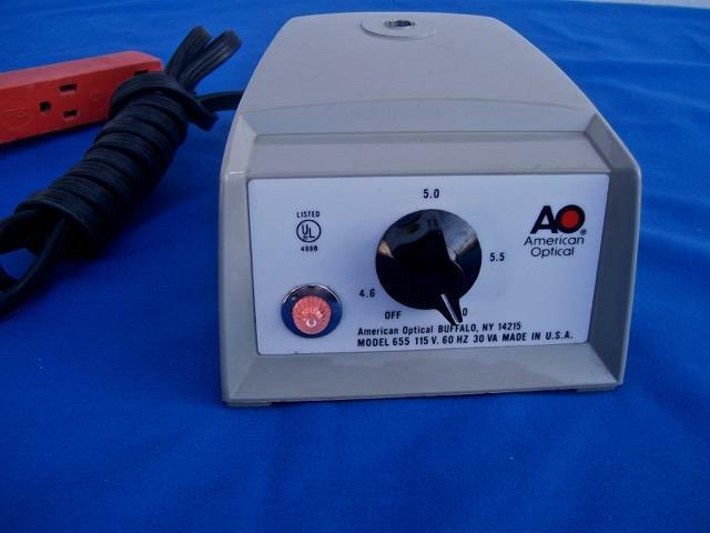 AMERICAN OPTICAL MODEL 655 MICROSCOPE ILLUMINATOR