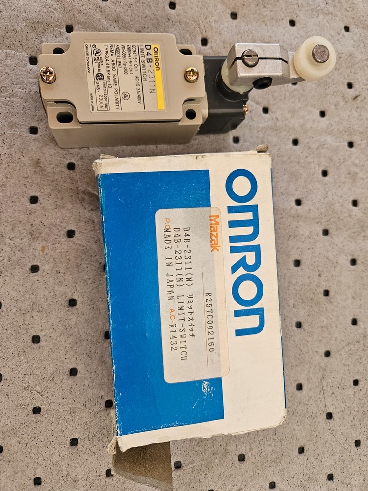 MAZAK D4B-2311 (N) Limit switch