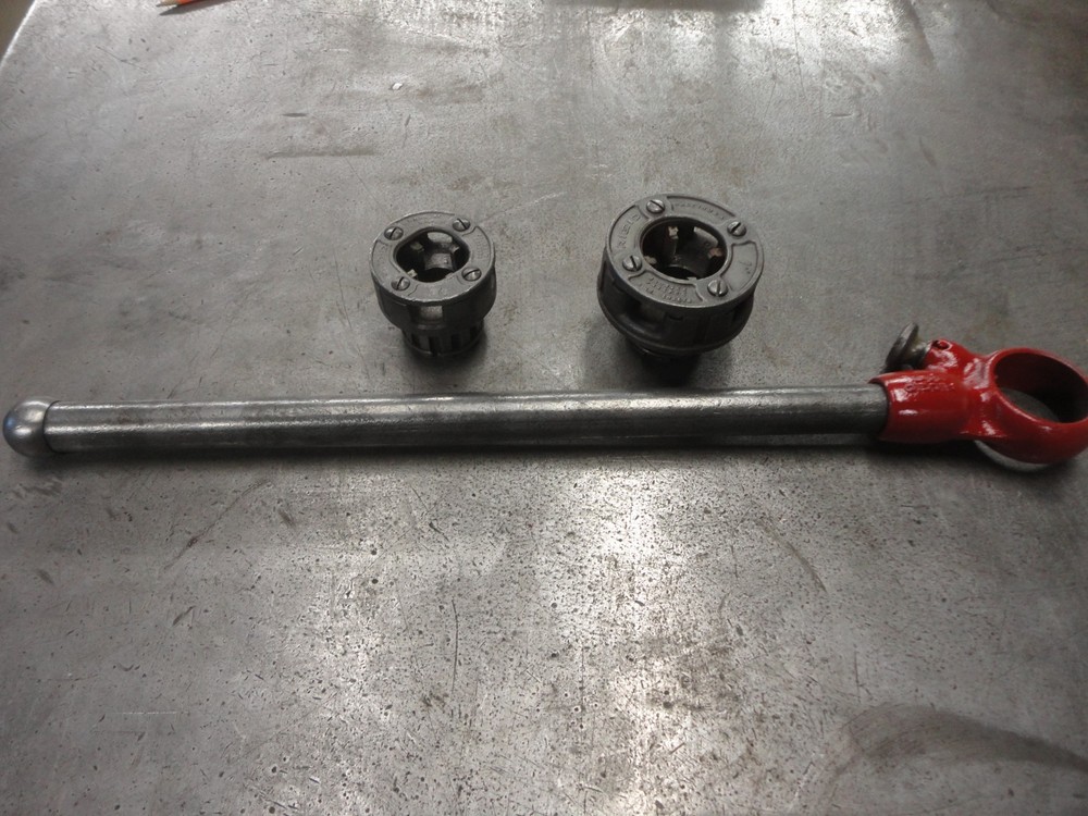RIGID  00-R Pipe Threading unit & "TWO" Dies  3/4" & 1"
