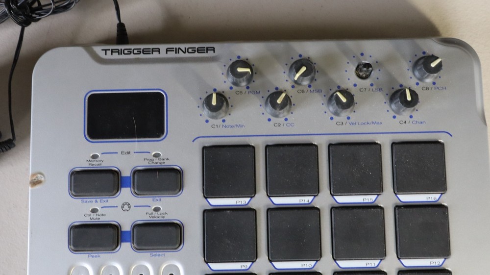 M-Audio Trigger Finger MIDI Controller with Pads Powers up UNTESTED r