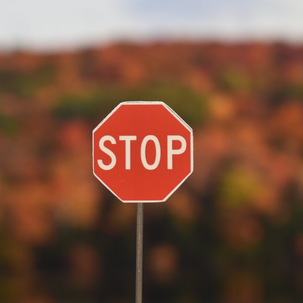 N Scale - Modern Stop Sign - 2 Pack