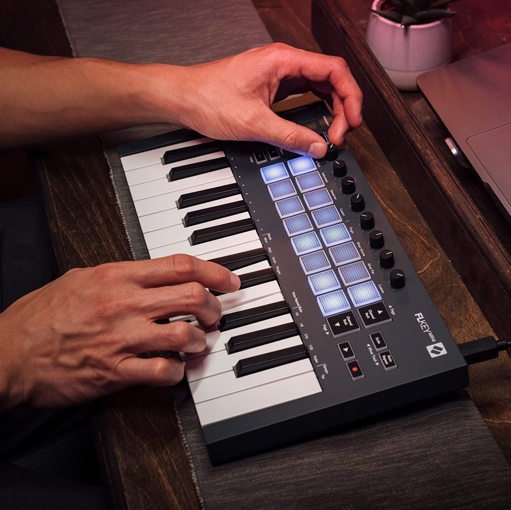Novation FLkey Mini Compact MIDI Keyboard for FL Studio 25 Mini Keys
