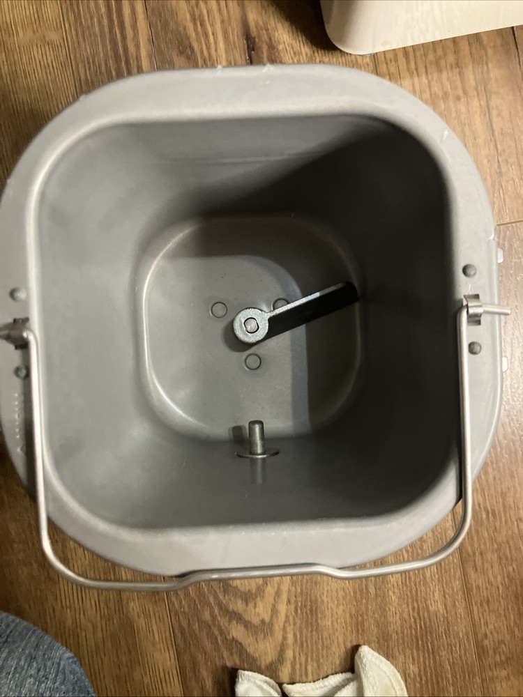 Sanyo SBM10 Automatic Bread Maker Machine Home Bakery