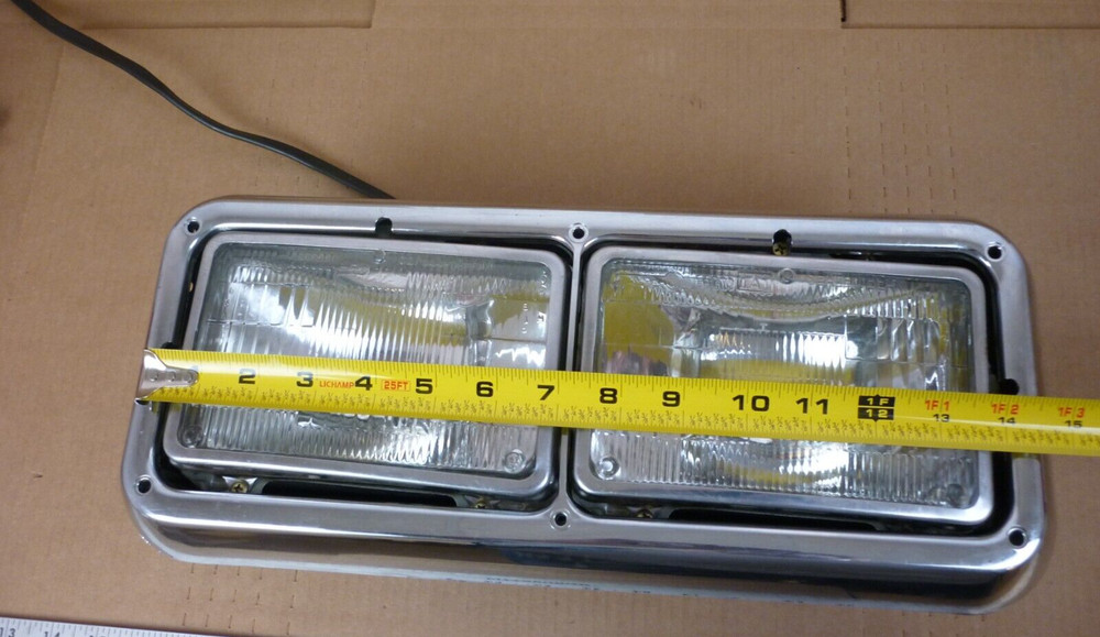 Dual Square Headlight Assemblies 12V, (Peterbilt, Kenworth, Freightliner)