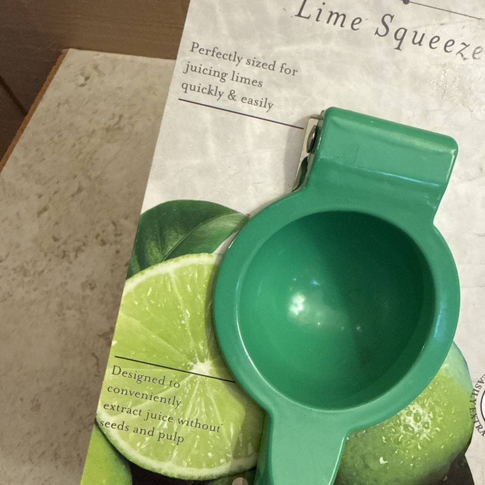 Classic Lime Squeezer Handheld Juicer Tool NEW
