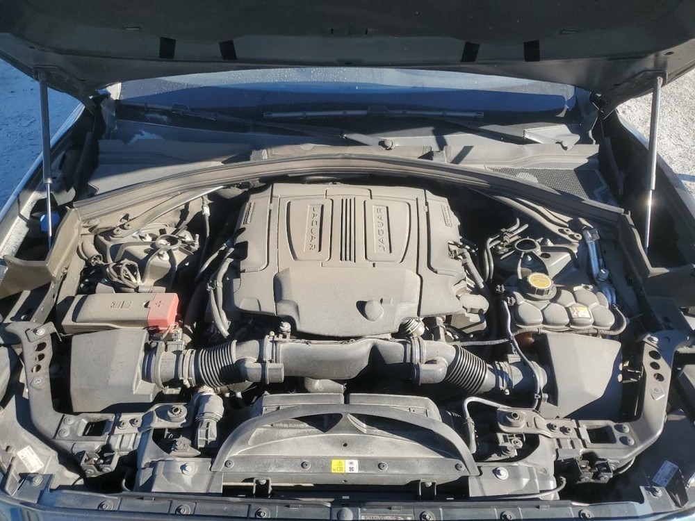 F-PACE 2017 Glove Box 4960752