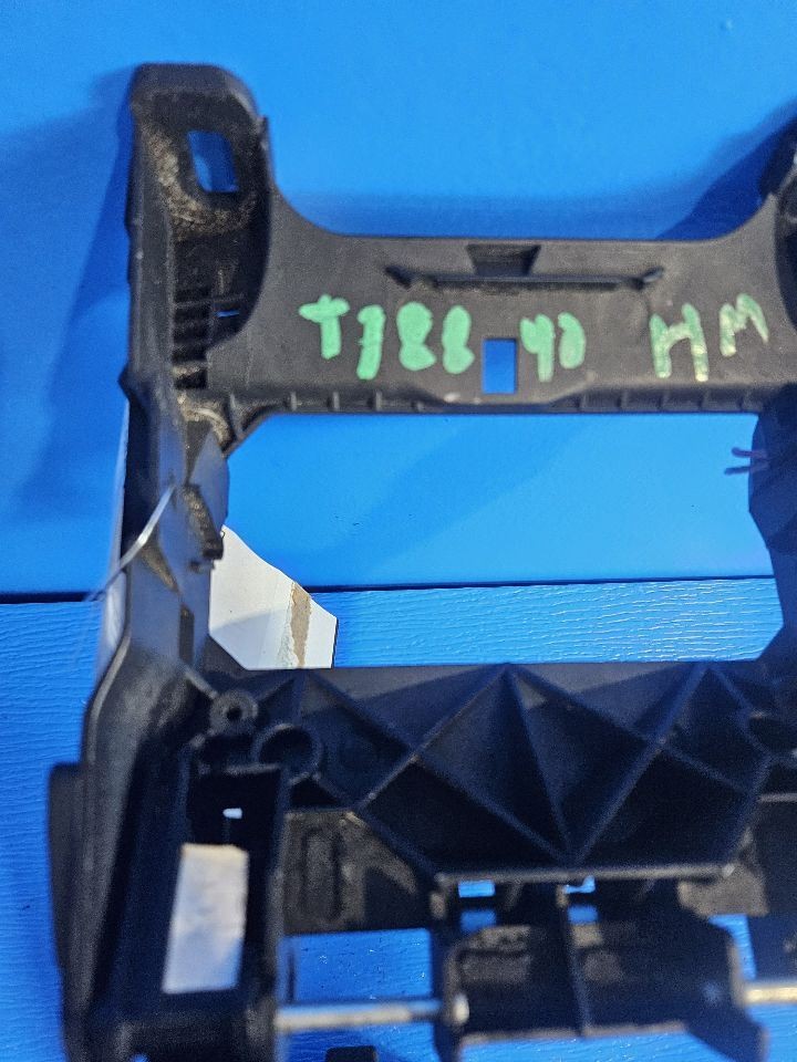 2006 BMW 325XI ARM REST