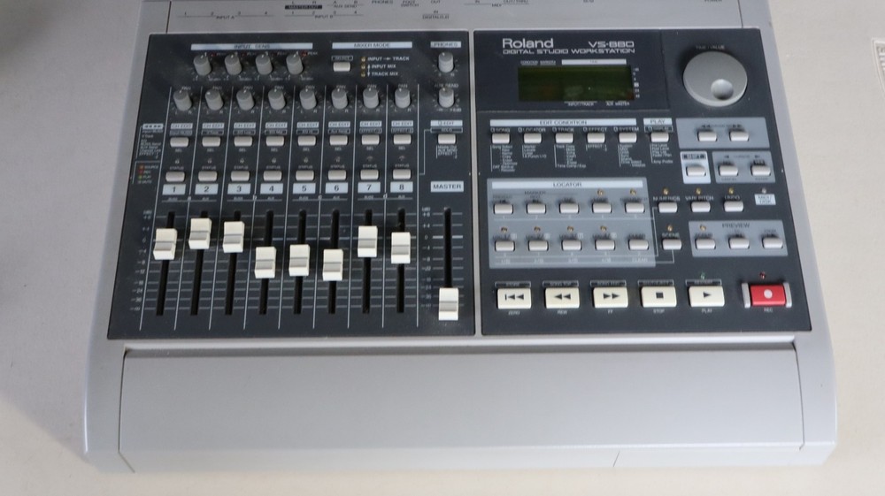 Roland VS-880 VXpanded Digital Studio Workstation Powers up UNTESTED N