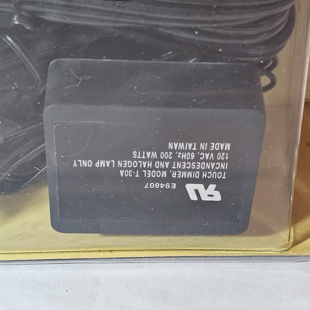 Quantum Lighting Undercabinet Halogen Lighting System Touchpad Dimmer 352-7179