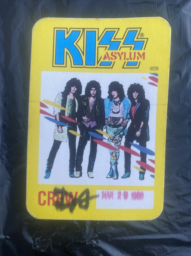 * Kiss Asylum crew pass E1