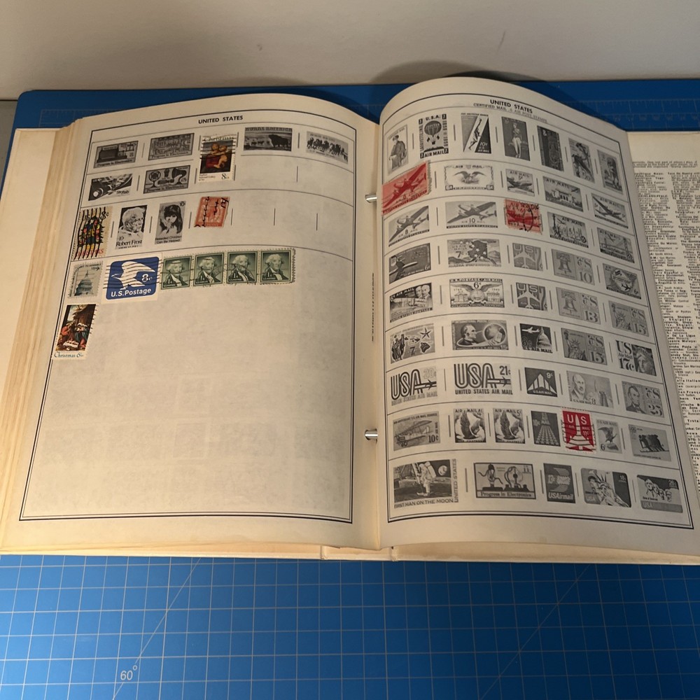 Traveler Stamp Album for Postage Stamps of the World H.E. Harris 1974