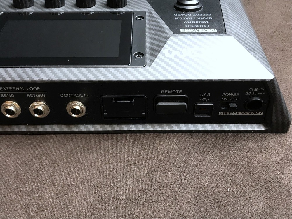 Zoom B6 Bass Guitar Multi-Effects Pedal Processor