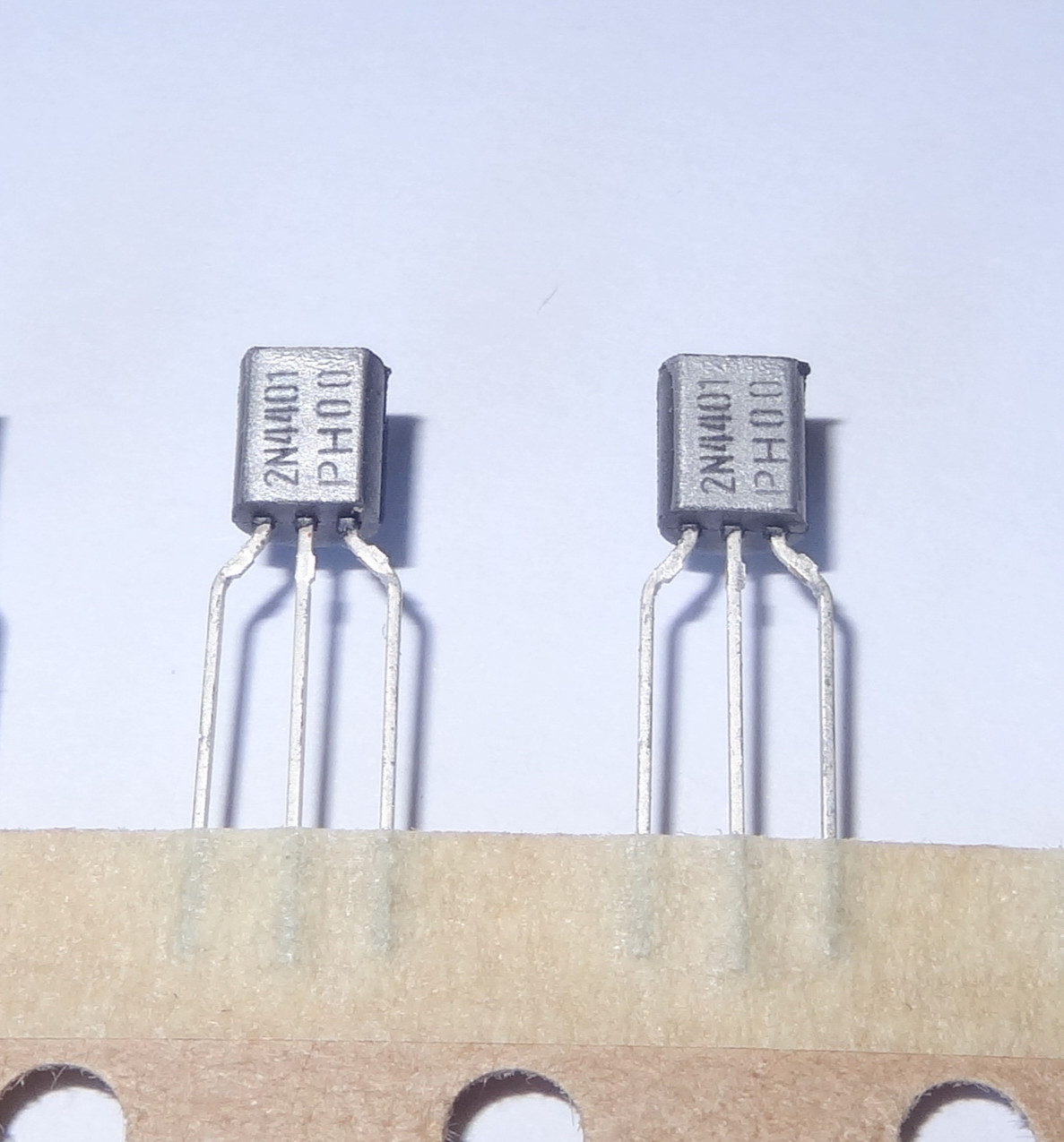 2  pcs 2N4401 NPN, General Purpose Transistor. 6C2c