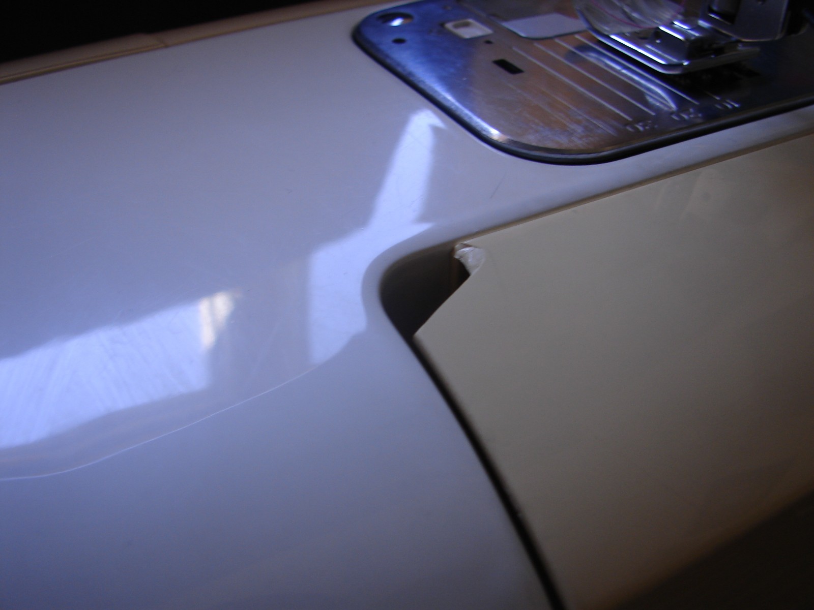 Singer Quantum XL-100 Sewing Machine W/Foot Pedal Power Cord & Accessories