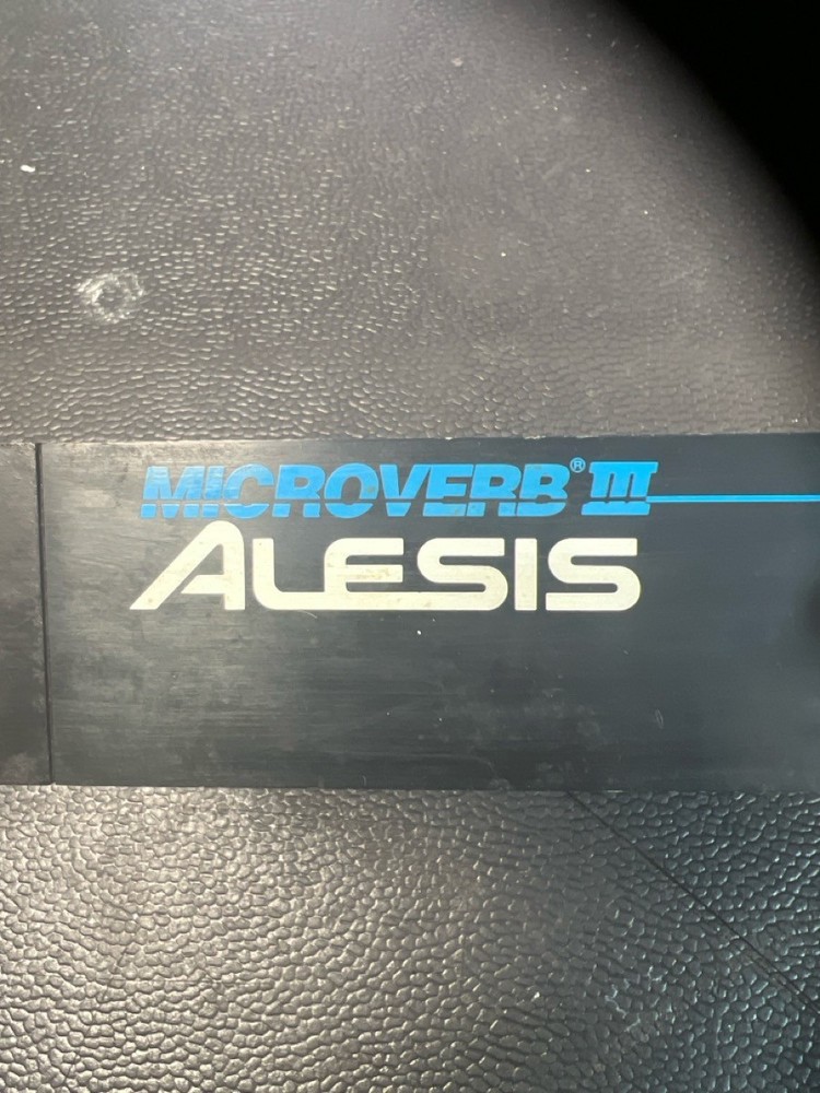 ALESIS MICROVERB 3 (PD7015528)