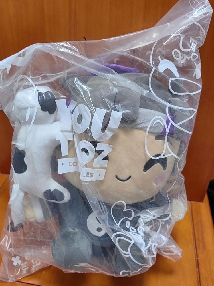Youtooz Wifies Plush (9in)