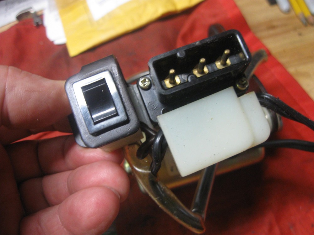 White 1099 Sewing Machine Motor On/off Switch Light Socket Ym-43 Ydk VINTAGE