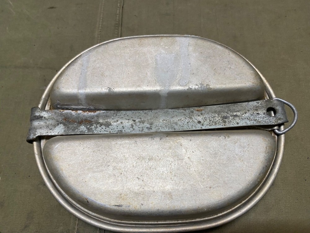 ORIGINAL WWII US ARMY INFANTRY M1942 MESS KIT--AGMCO 1945