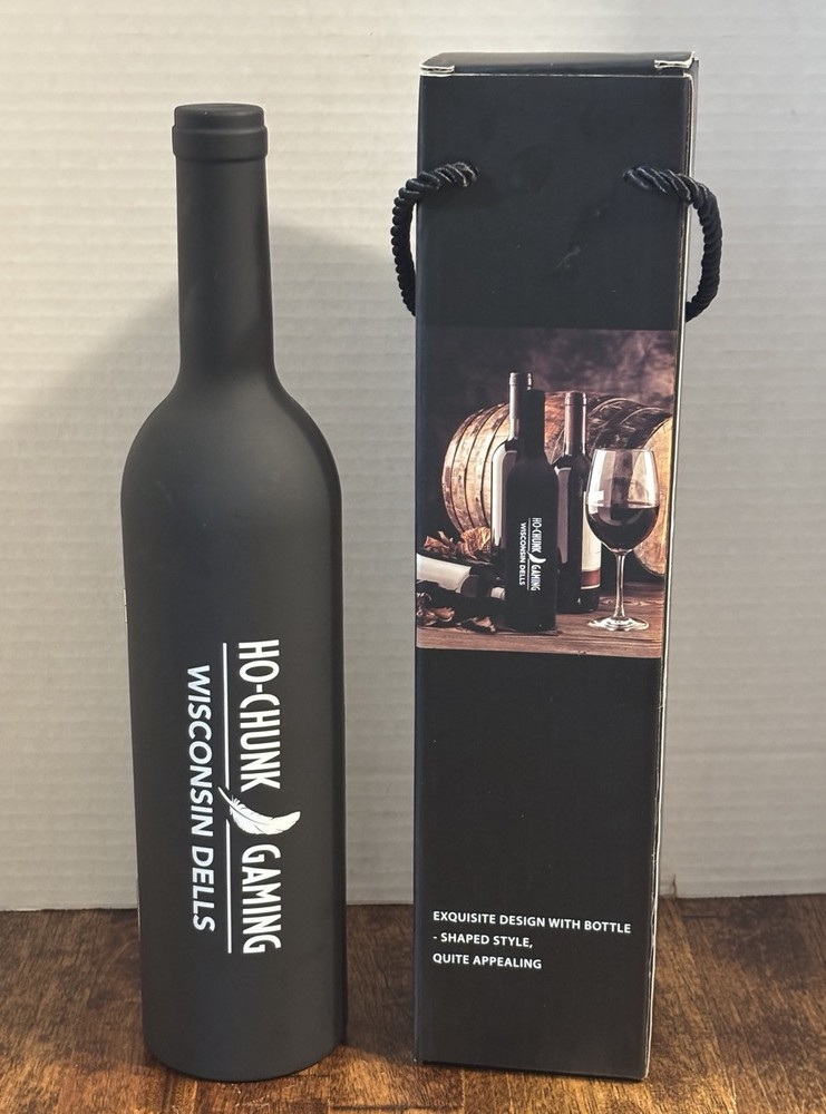 Ho-Chunk Gaming 4 Pc. Deluxe Wine Accessory Set (V)