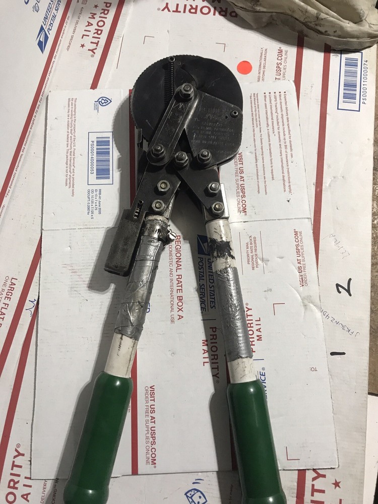 GREENLEE 774 2 HAND RATCHET CUTTER SHEAR