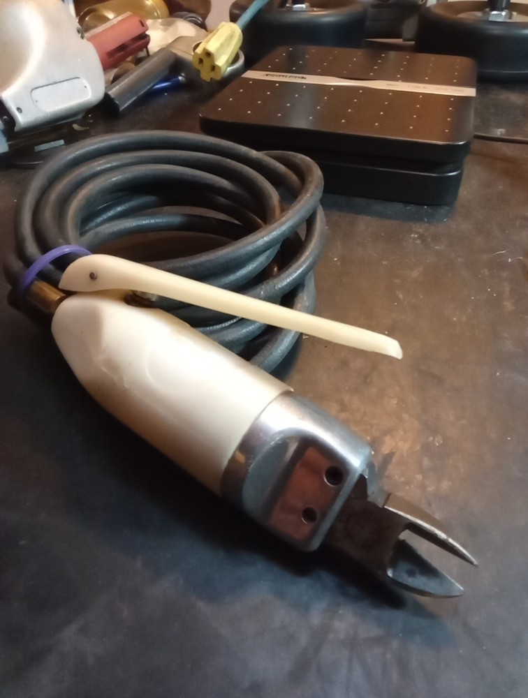 Utica Pneumatic Wire Cutter