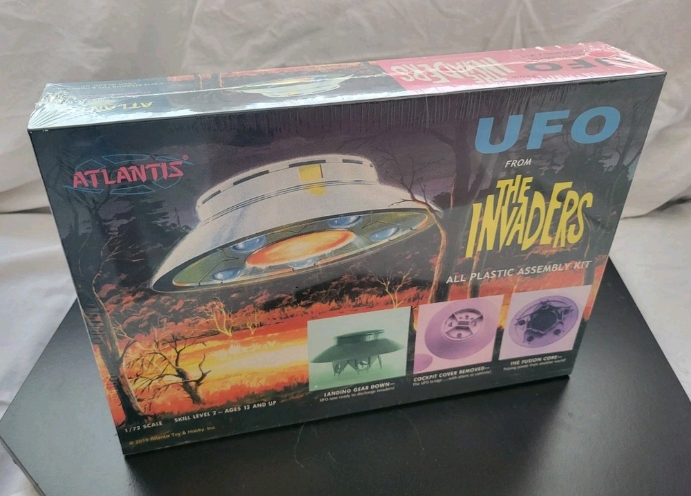 The Invaders UFO Plastic Model Kit #AMC-1006
