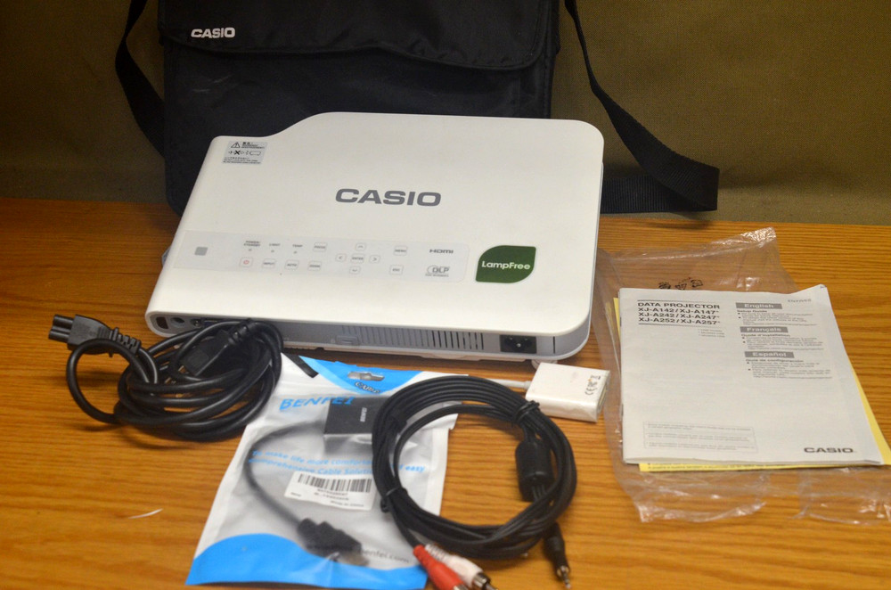 Casio Data Projector XJ-A252 (4-A)
