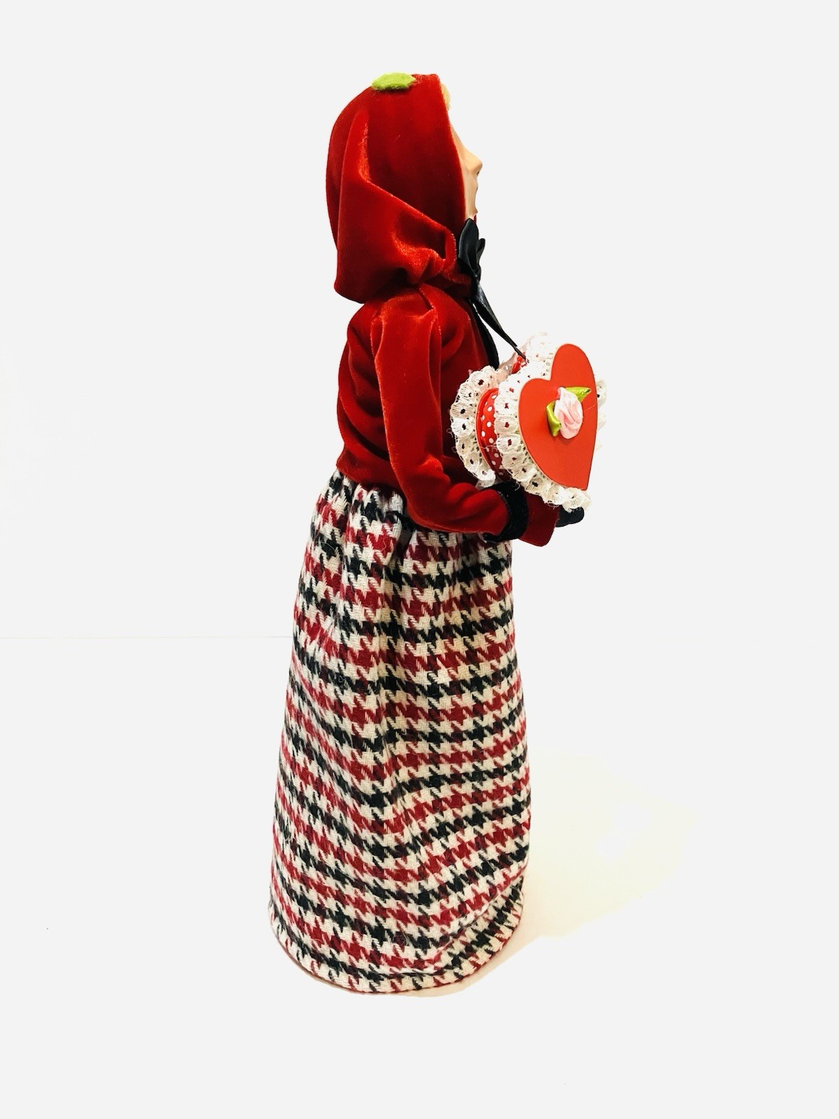 Byers Choice 2022 Valentine Woman Holding Heart Shaped Box