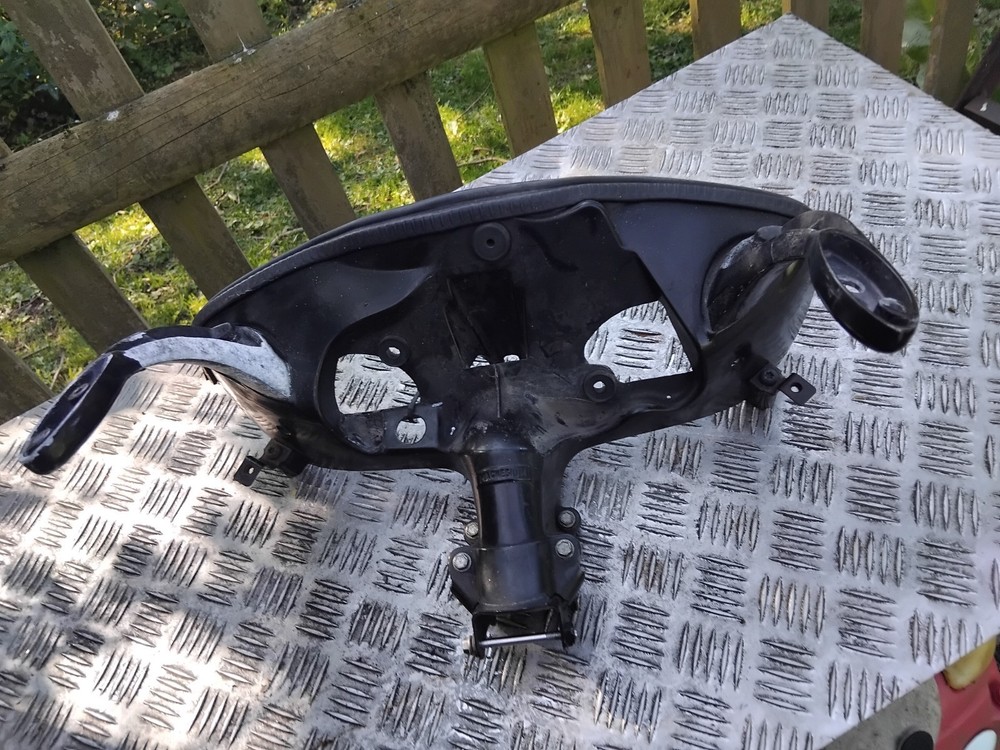 Triumph T595 995i Daytona Front Fairing Support Bracket