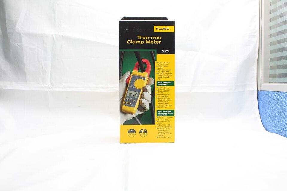 Fluke 325 True RMS AC DC Current Voltage Tester Capacitance Clamp Frequency NEW