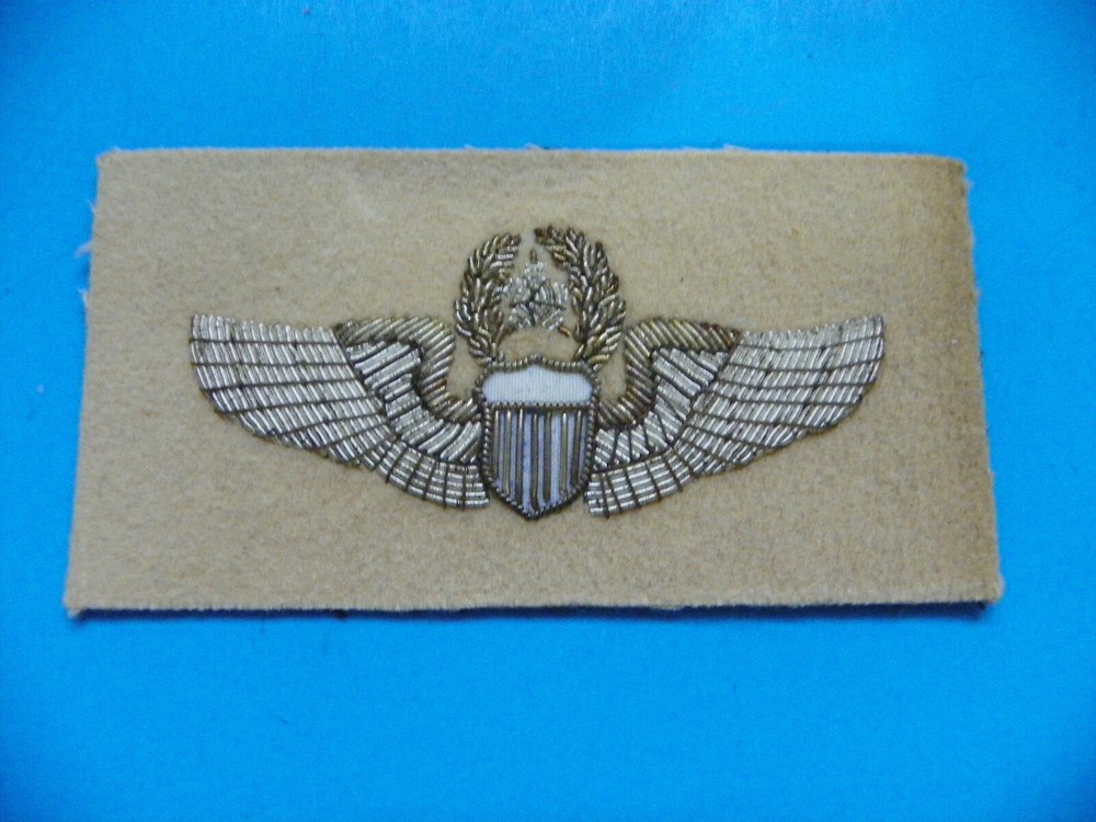 U.S. OFFICERS TAN FELT COMMAND PILOT EMBROIDERED INSIGNIA